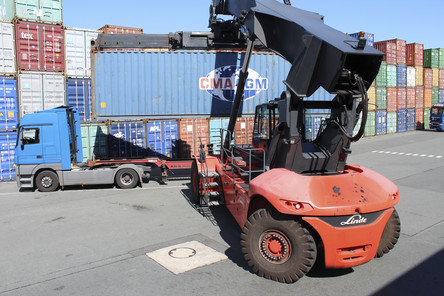 Radialluftreifen für Containerstapler aus dem Sortiment des Reifengroßhändlers Bohnenkamp